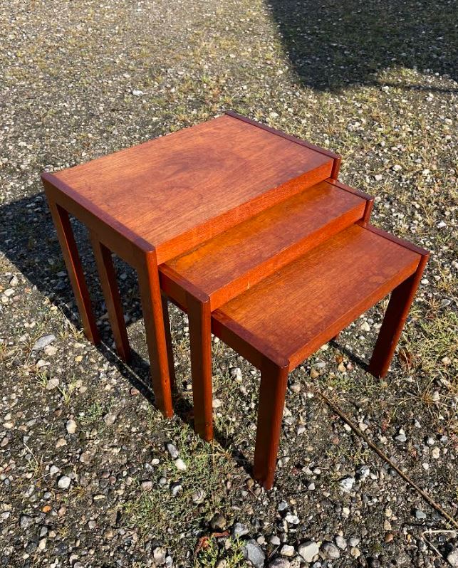 Beautiful side table made of teak - no. 06030