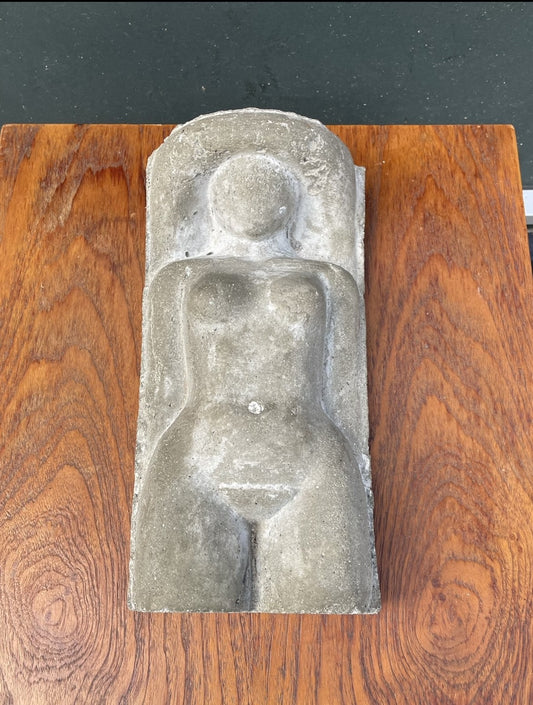 Nice wall relief cast in cement/concrete - no. 09114