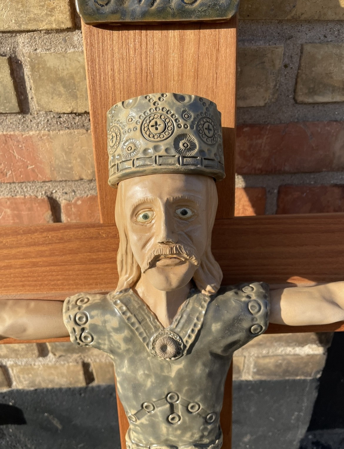 Large Crucifix made of wood and stoneware - no. 09802