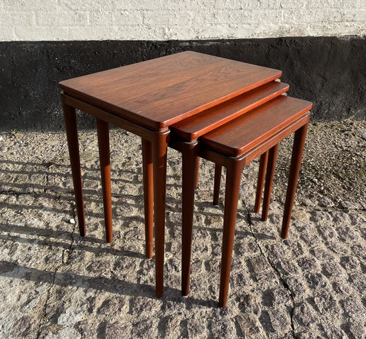 Flot teak indskudsbord fra Christian Linneberg Møbelfabrik - nr. 01791