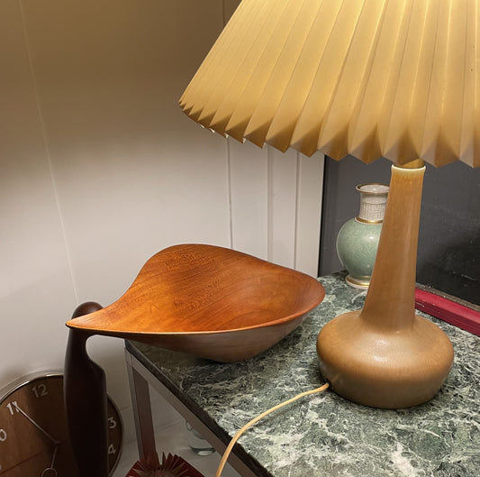 Poul Knudsen (1933 - 2006), nice organically shaped bowl of solid teak - no. 011003