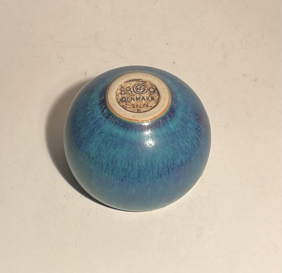 Beautiful Saxbo vase by Eva Stæhr Nielsen - no. 011011