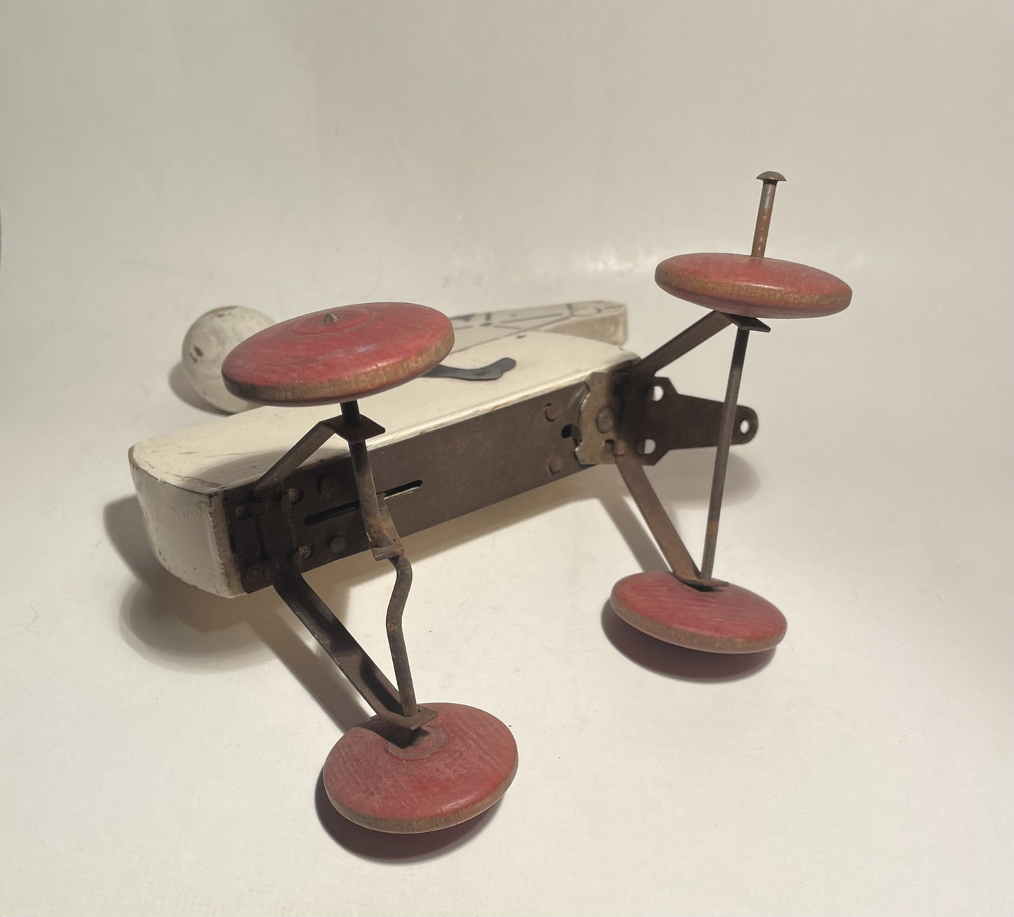 Antique pull toy from Hustler Toy Co. approx. 1920 - No. 09265