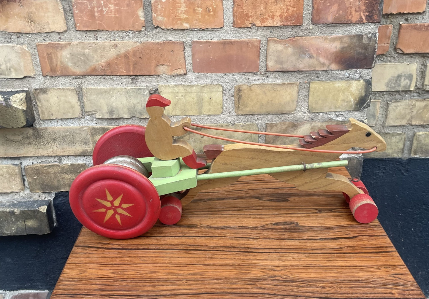 Retro wooden toy that rings when you push it - No. 09300