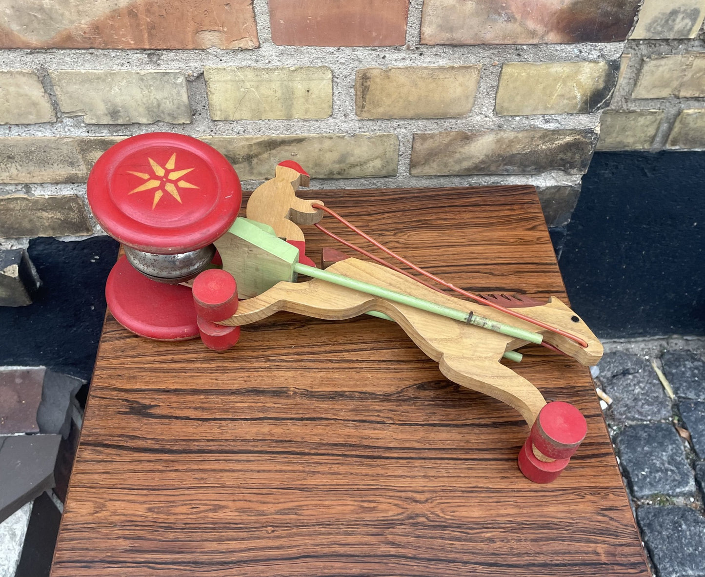 Retro wooden toy that rings when you push it - No. 09300