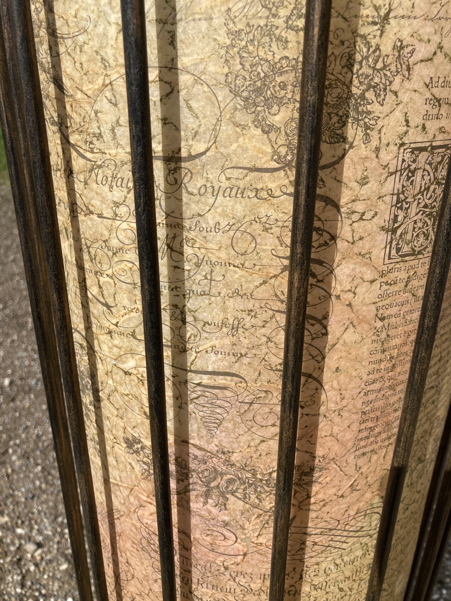 Stor udenlands standerlampe af jern og glasfiber rør . nr. 0420