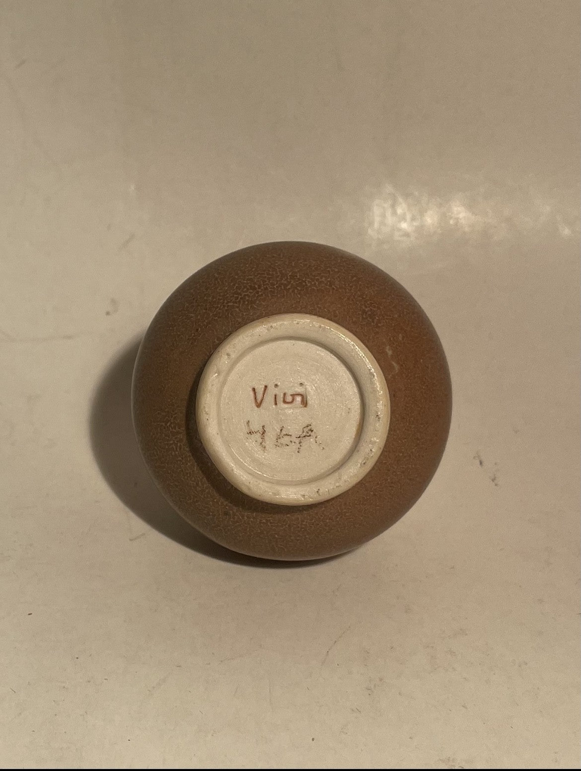 Vivi Calissendorff, Swedish ceramist (b.1930), miniature stoneware vase - no. 09350