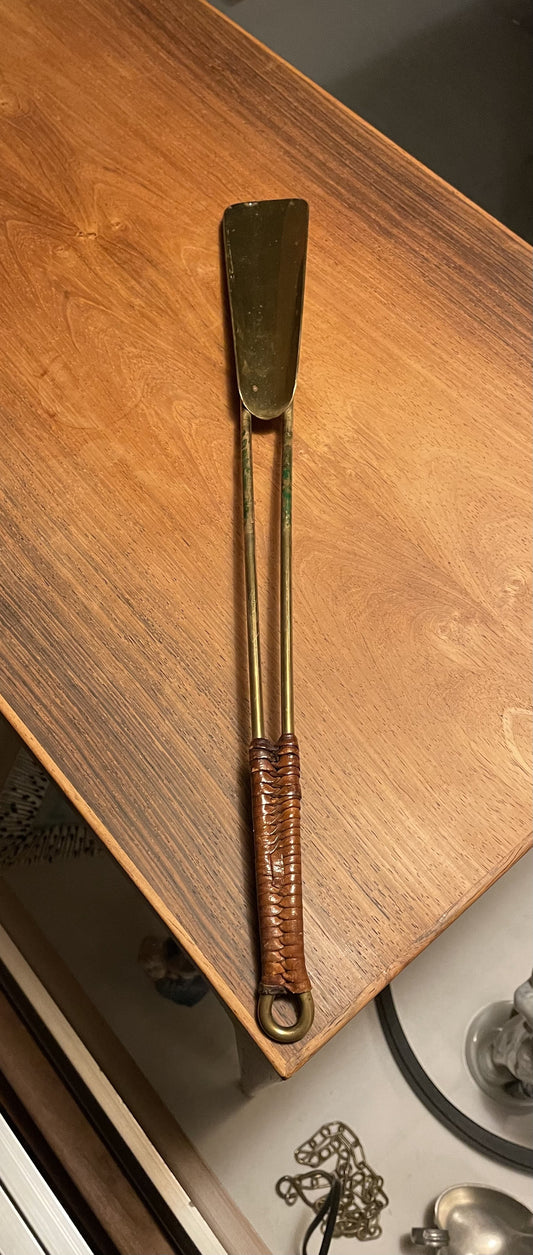 Beautiful vintage brass shoehorn - no. 011021