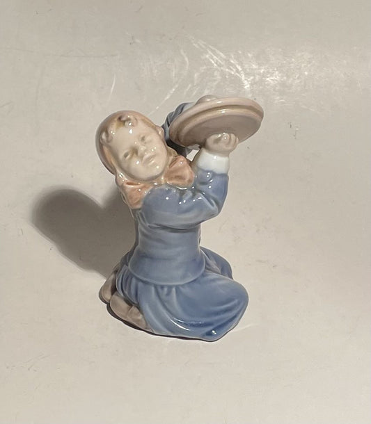 Beautiful Royal Copenhagen porcelain figurine, "Girl with pot lid", design by Ada Bonfils - no. 011025