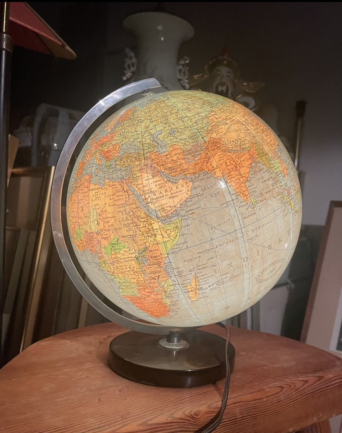 Beautiful vintage glass Globe from the 50s - no. 09940