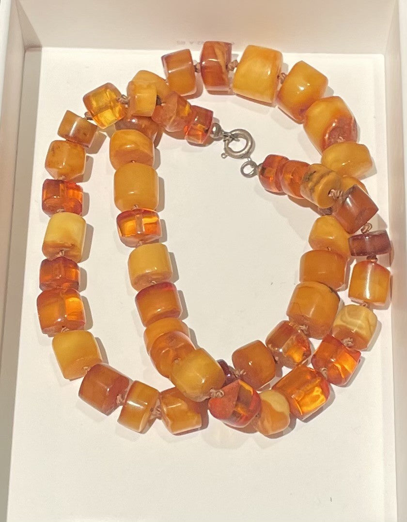 Beautiful amber necklace - no. 02040