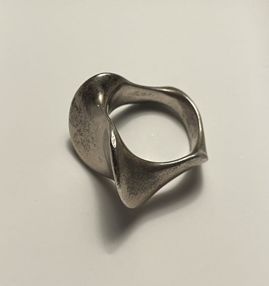 Unique silver ring design by silversmith Allan Scharff - no. 01049