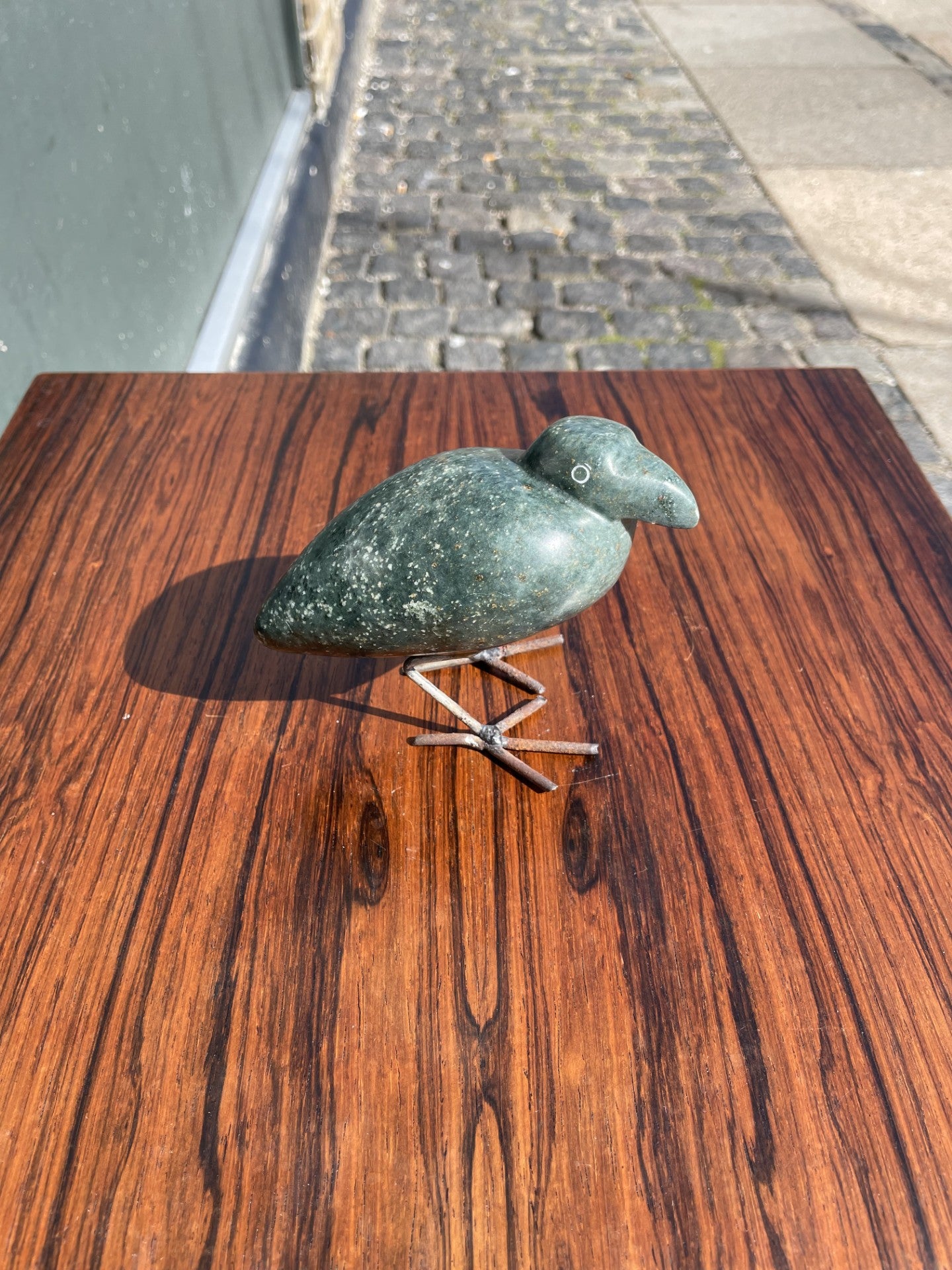 Beautiful marble bird with steel legs - no. 019010