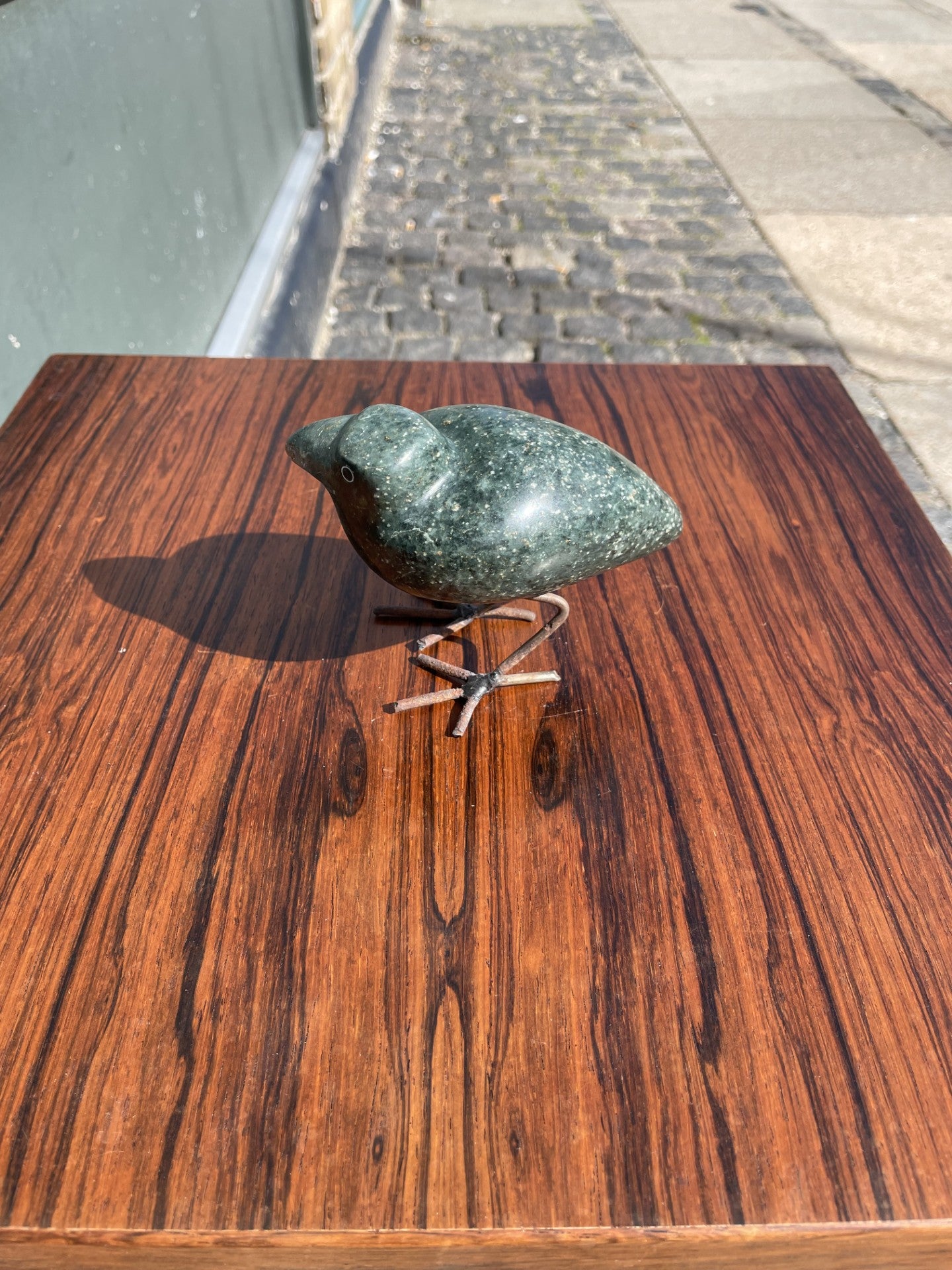 Beautiful marble bird with steel legs - no. 019010