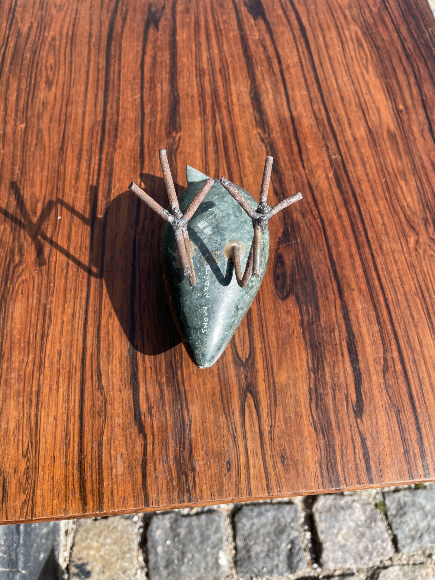 Beautiful marble bird with steel legs - no. 019010