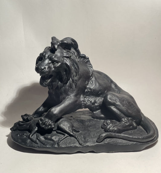 Flot metal løve figur af ælder dato - 02970
