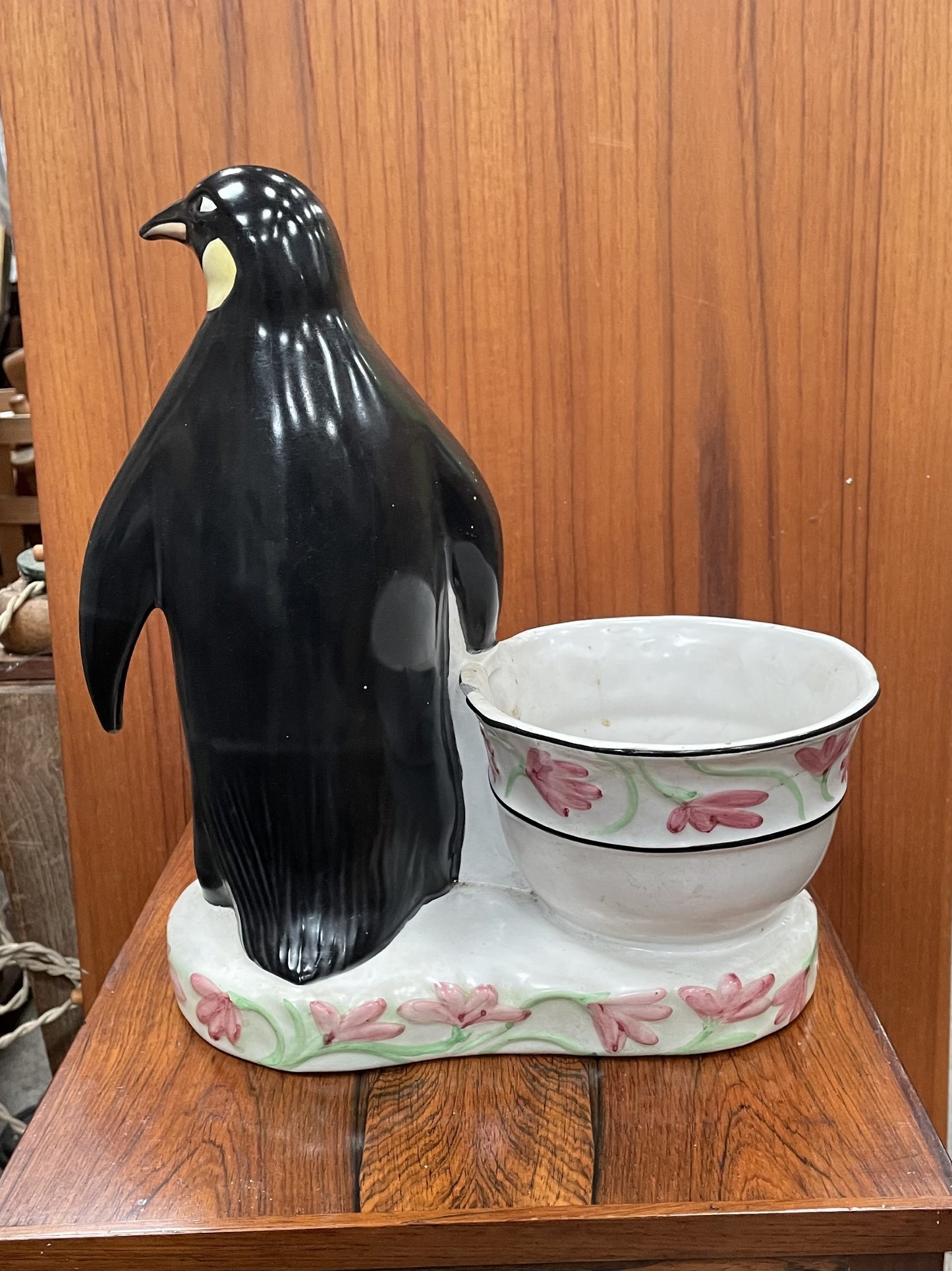 Beautiful flower pot hider in ceramic - no. 012010