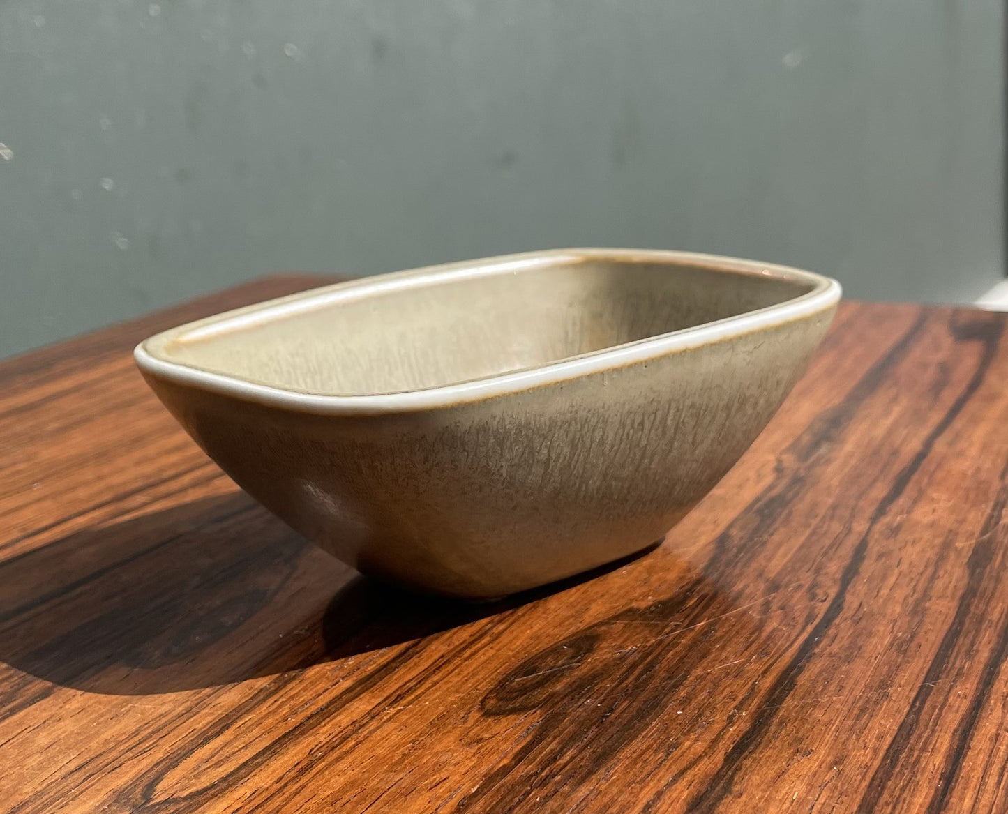 Beautiful Gunnar Nylund bowl from Rørstrand - no. 012050
