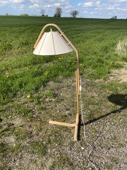 Beautiful floor lamp by Jan Wickelgren in beech and canvas - no. 013040