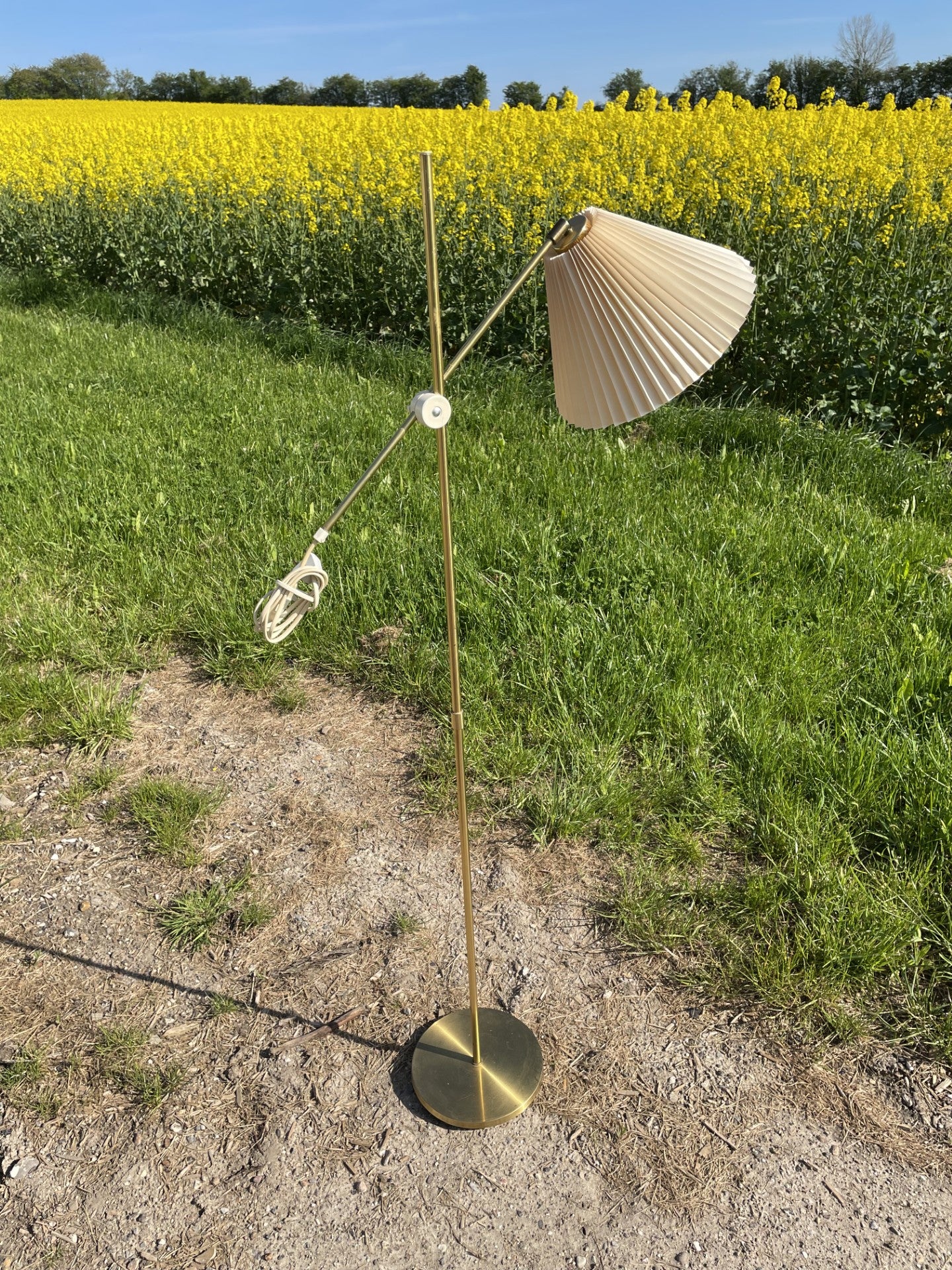 Beautiful brass floor lamp - no. 018050