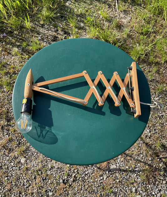 Nice scissor wall lamp in pine wood - no. 019092