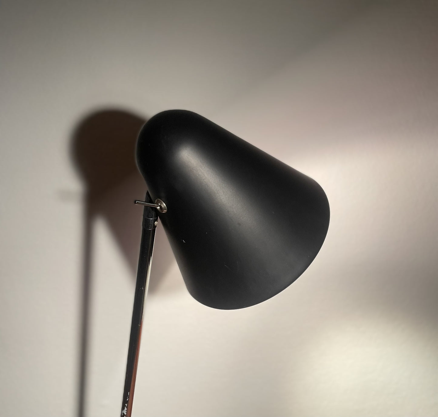 Flot Herstal halogen bordlampe med lysdæmper og bevægelig skærm - nr. 0004