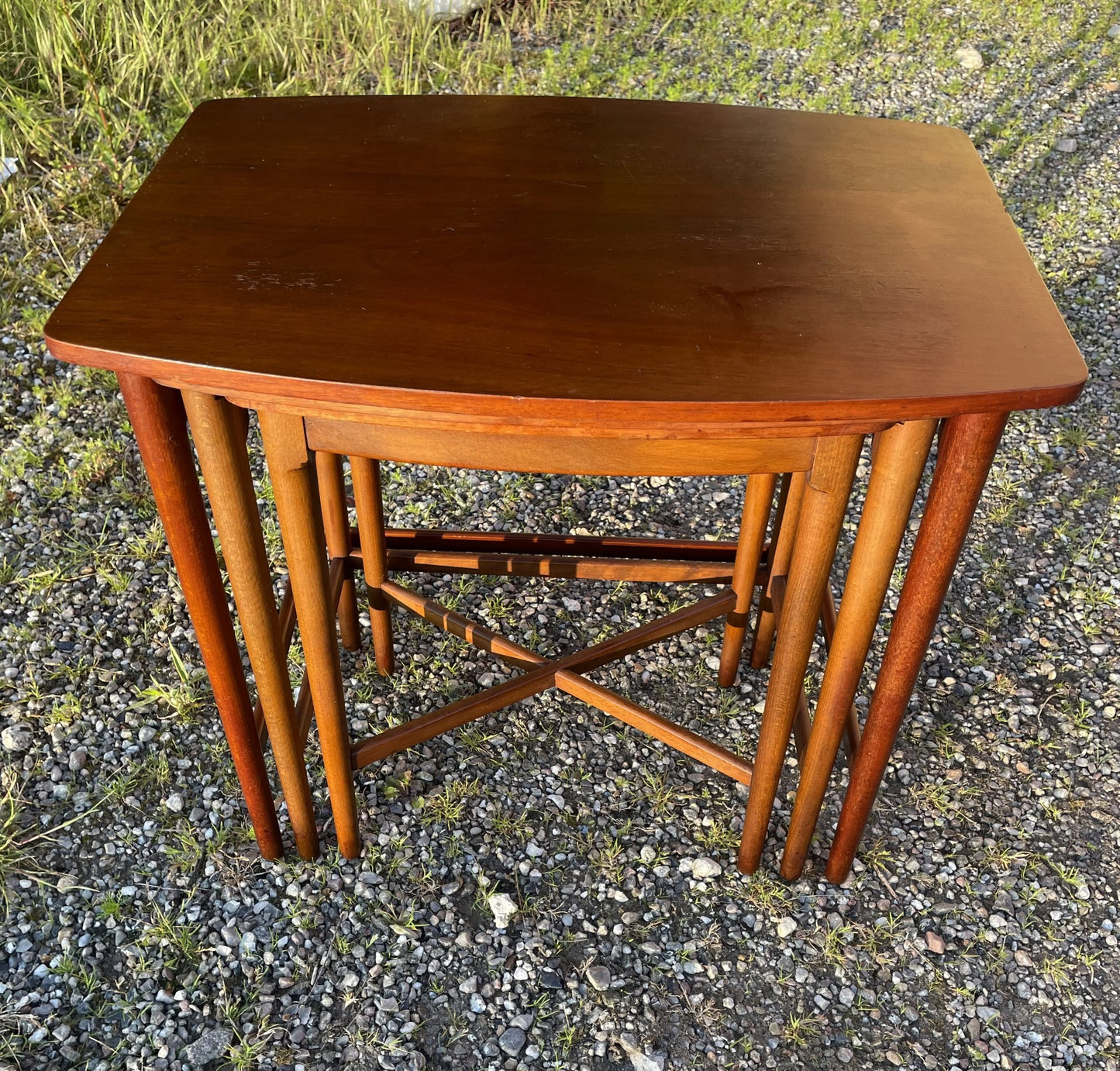 Beautiful side table made in stained walnut - no. 025090
