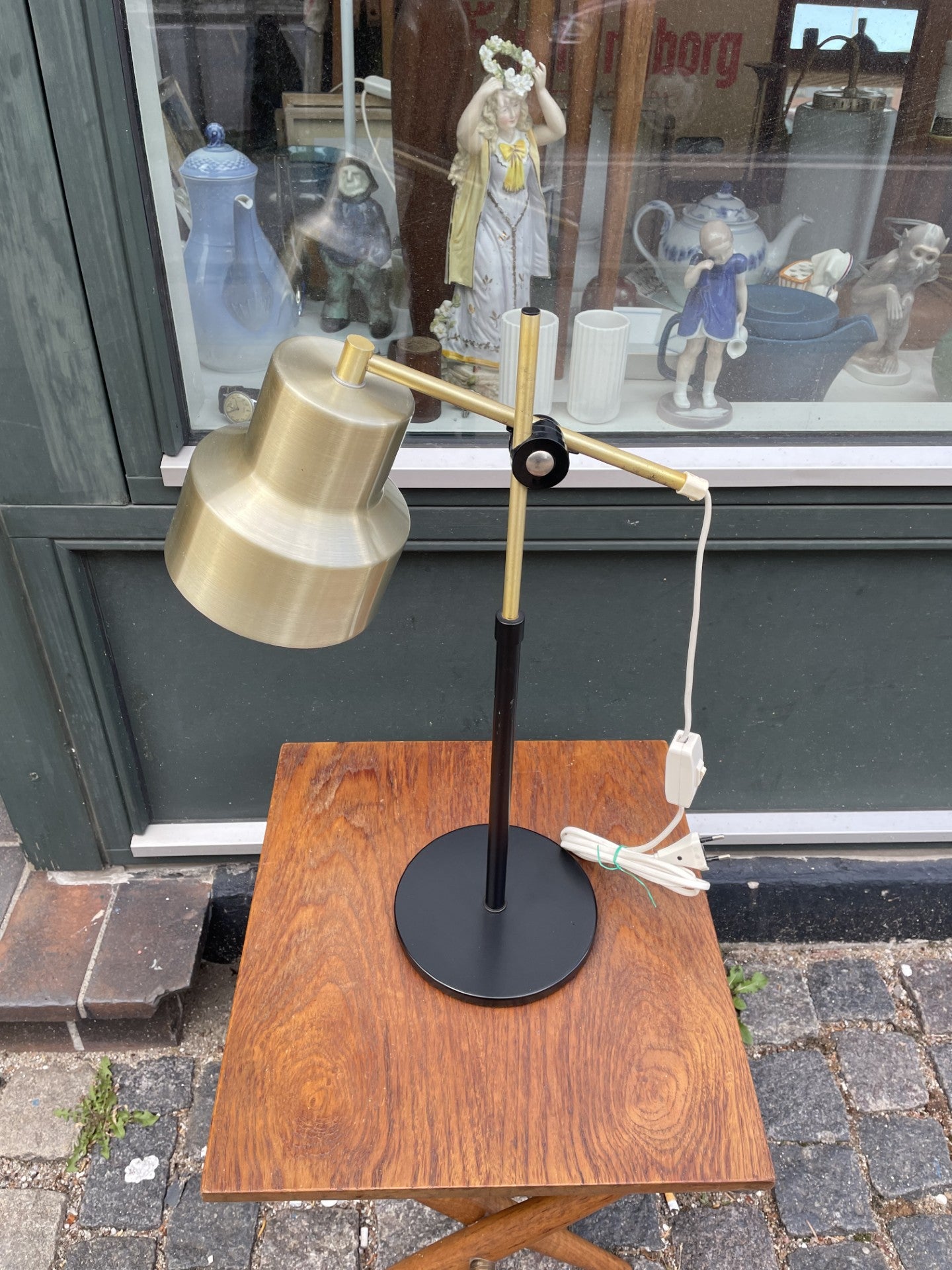 Nice brass table lamp - no. 029030