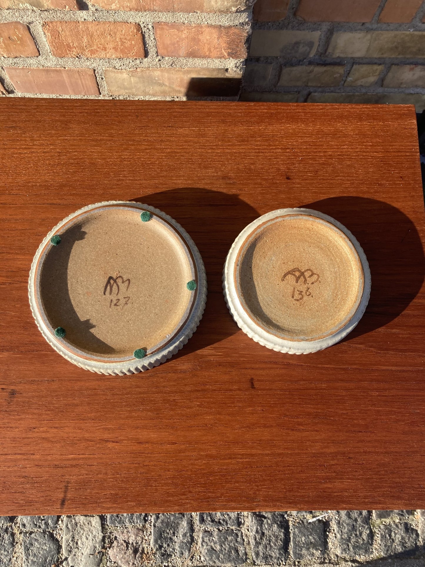 2 beautiful Arne Bang stoneware dishes - no. 0625