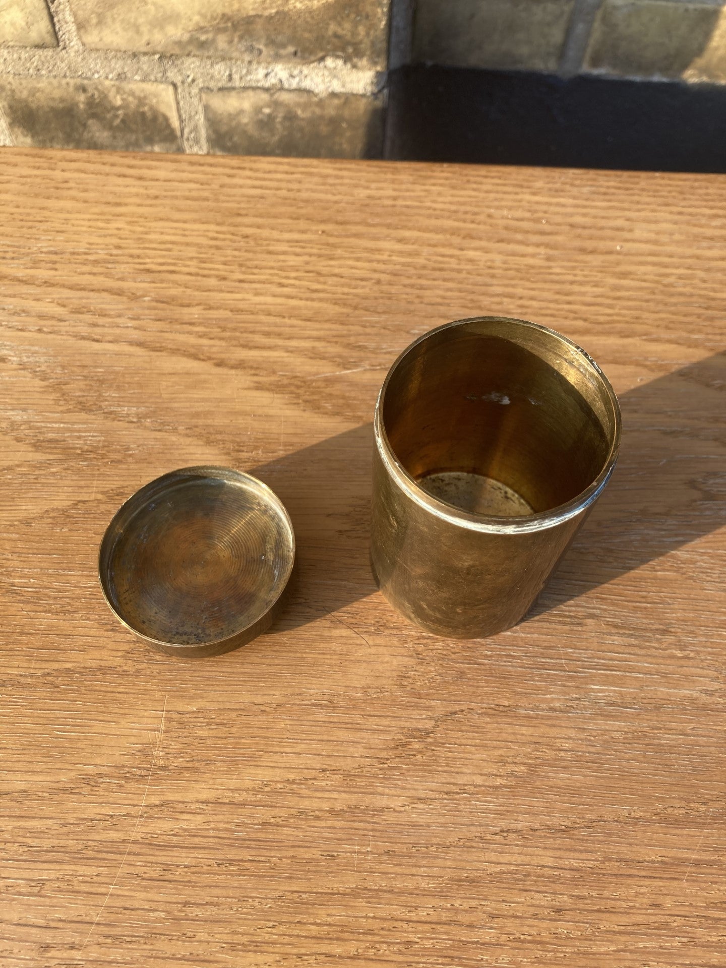 Beautiful brass box with porcelain lid - no. 0799