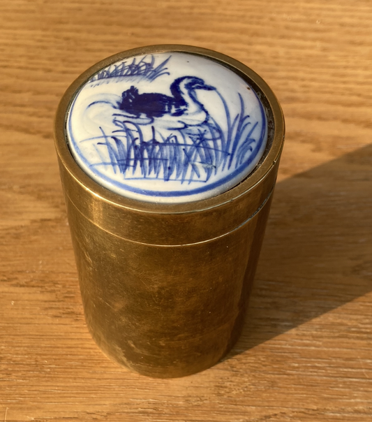 Flot Messing box med porcelain låg - nr. 0799
