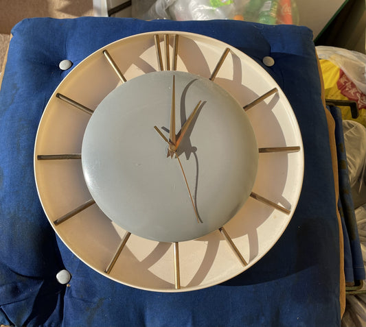 Beautiful vintage wall clock in metal and brass - no. 035090