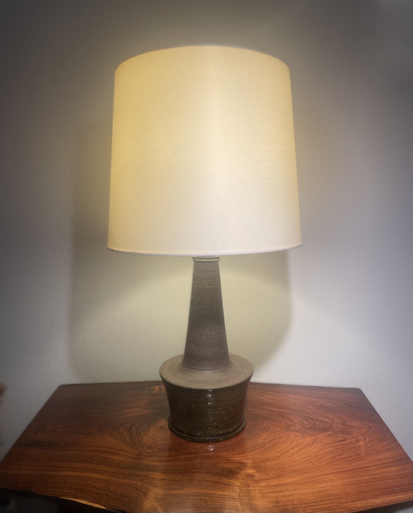 Nils Khaler (1906-1979) beautiful stoneware table lamp by the brand HAK /Nils - no. 900100