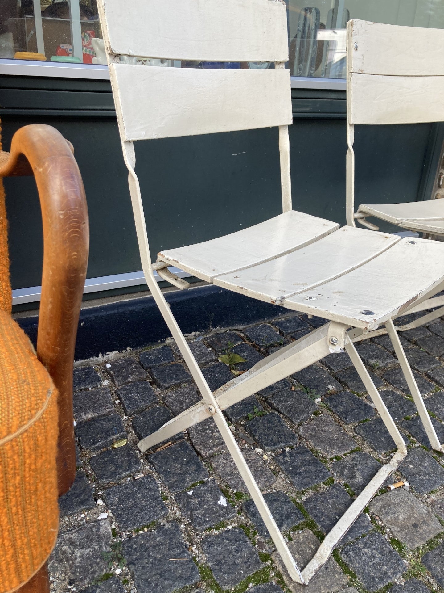 4 French café chairs, iron frame and wooden seat and back - no. 0999