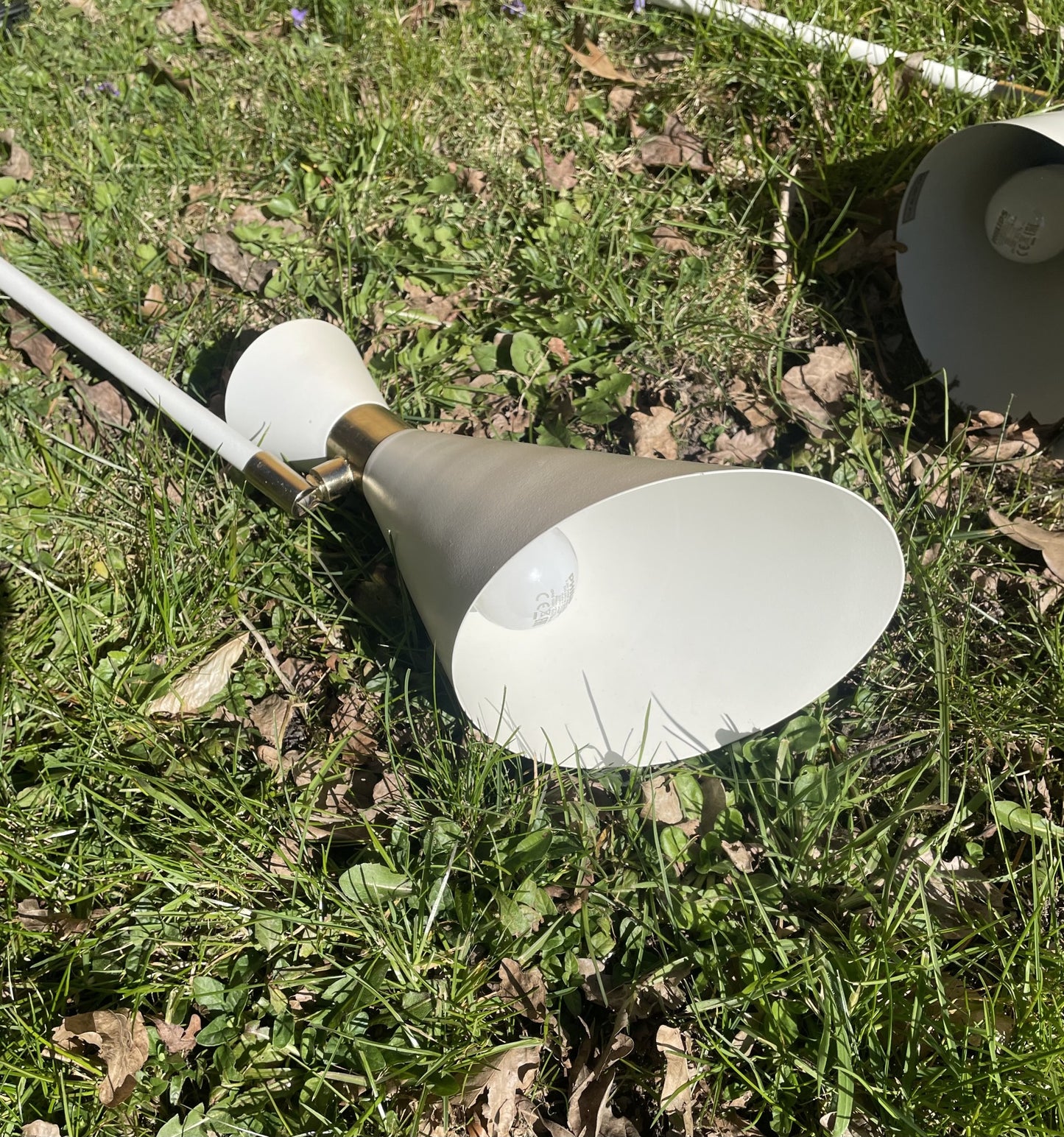 Beautiful double wall lamp in white metal and brass from Zuiver - no. 525825