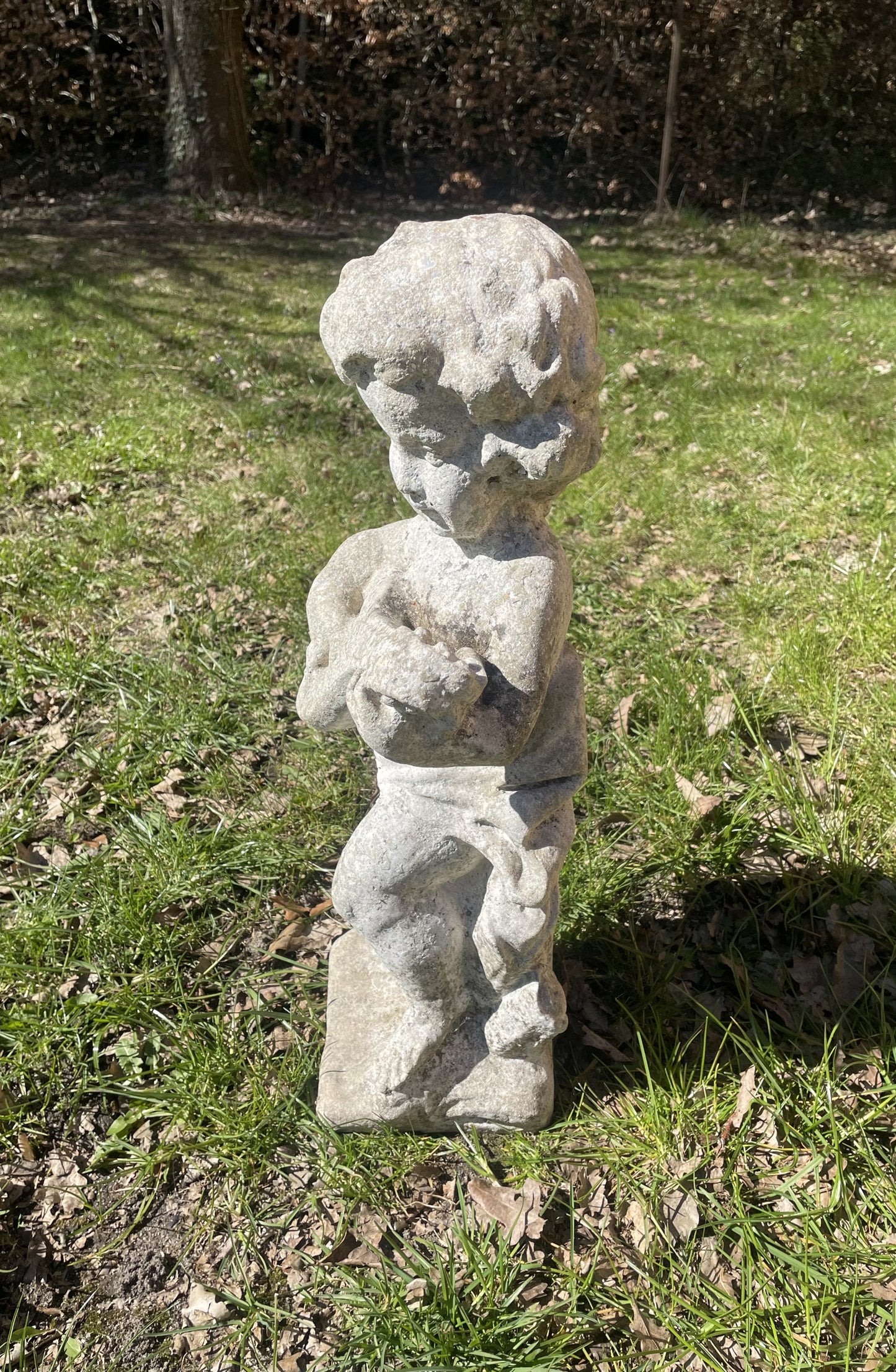 Flot havefigur i cement/sandsten - nr. 525550