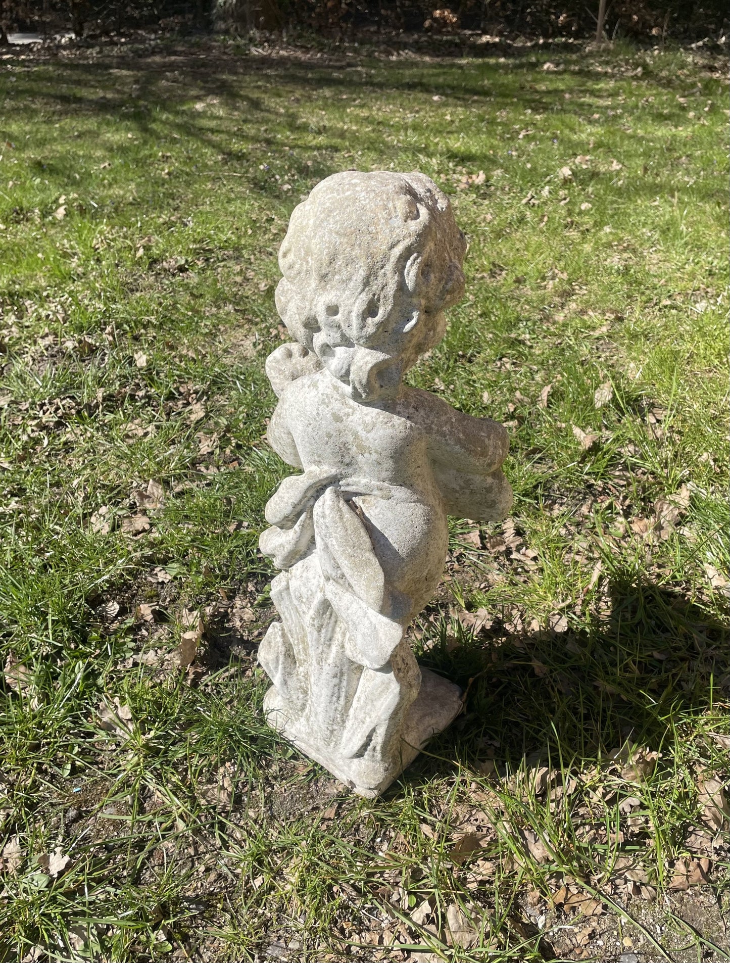 Flot havefigur i cement/sandsten - nr. 525550