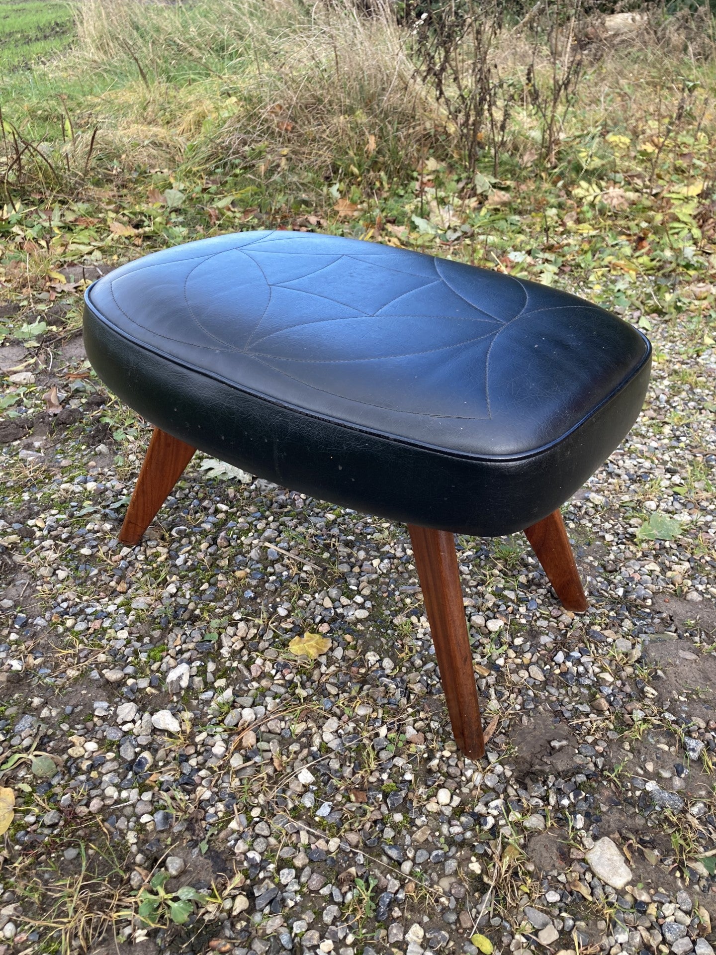 Nice stool - no. 01011