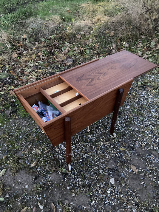 Flot teak sybord på hjul - nr. 01123