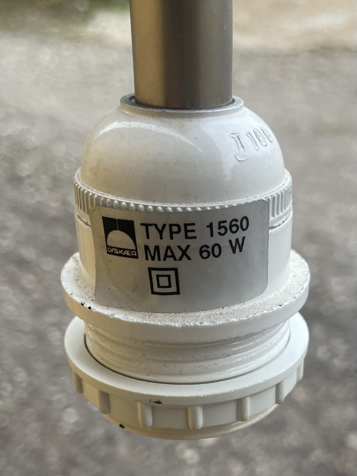 Flot standerlampe fra Lyskær i hvid metal - nr. 175250