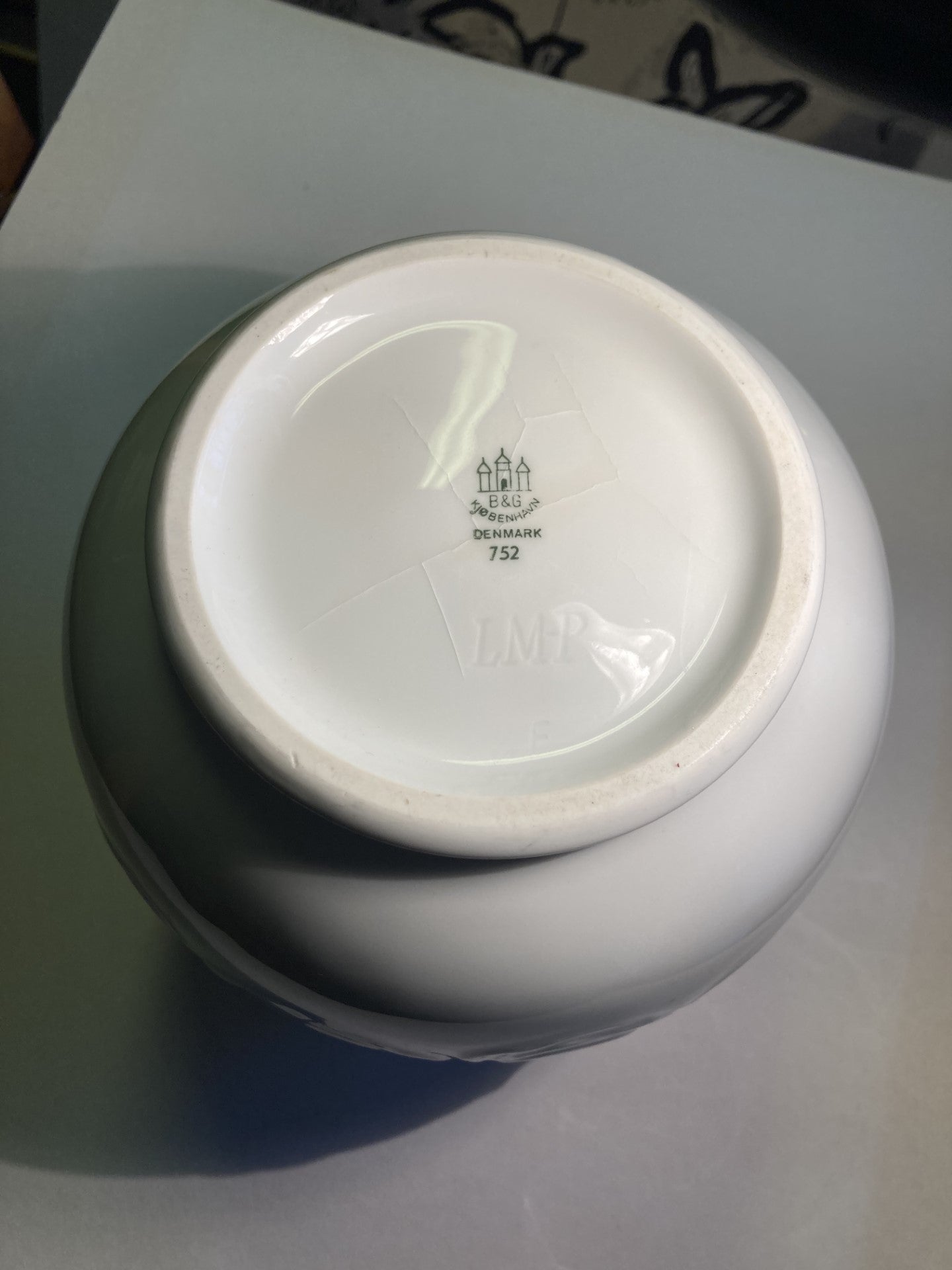 Beautiful Lisbet Munch Petersen porcelain vase from Bing and Grøndal