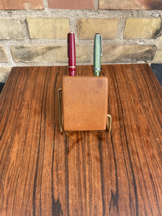 Flot kuglepen/fyldepen holder i teak og messing fra 60erne - nr. 09131