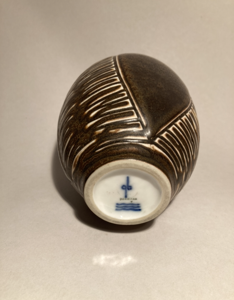 Unique vase from Royal Copenhagen, design by Gerd Bøgelund - no. 01470