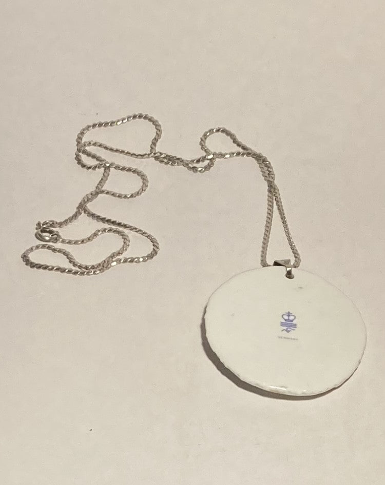 Flot Nils Thorsson porcelæn / sølv vedhæng fra Royal Copenhagen - nr. 01905
