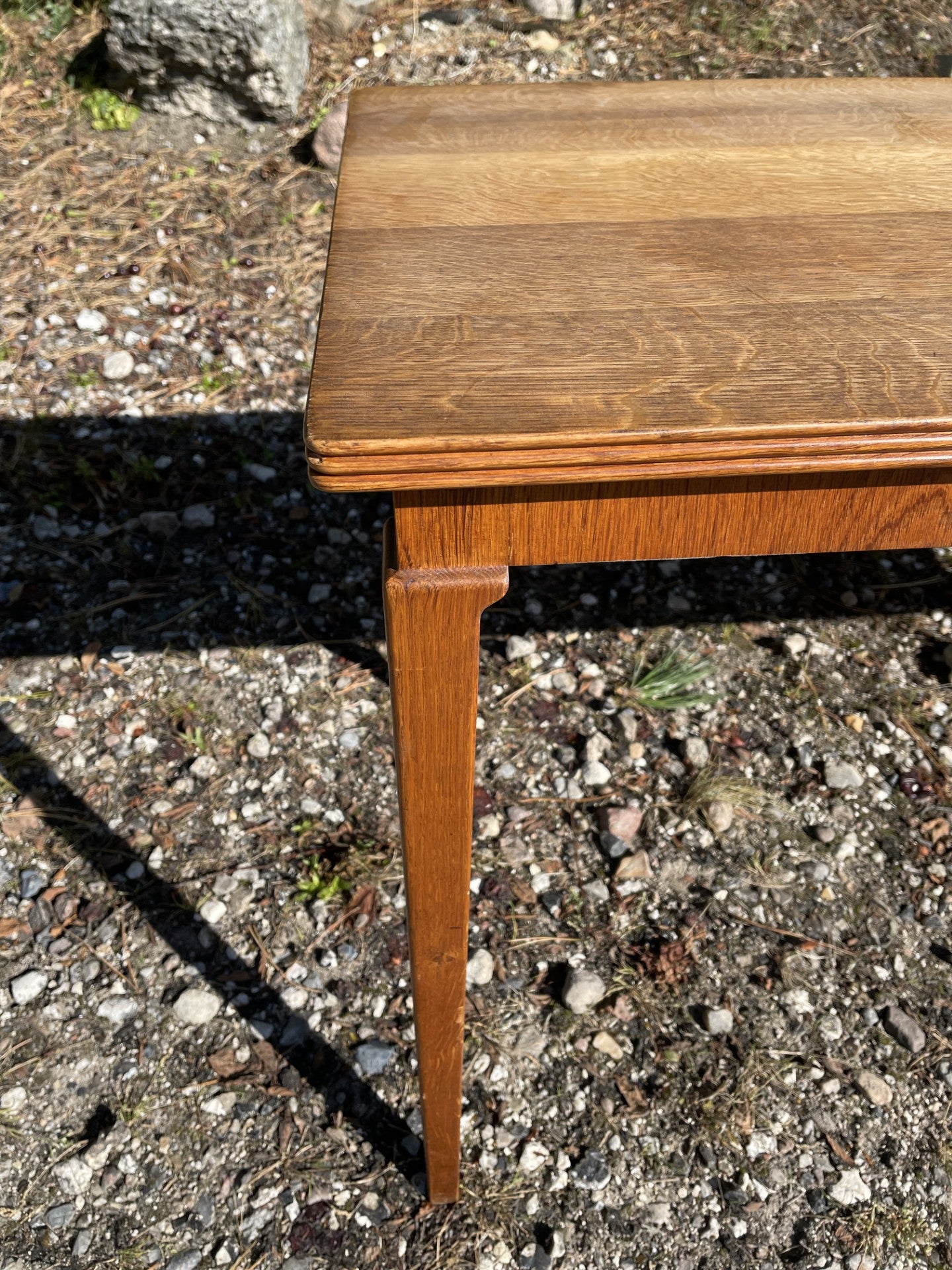 Beautiful coffee table in solid oak, attributed to Fritz Henningsen - no. 09072