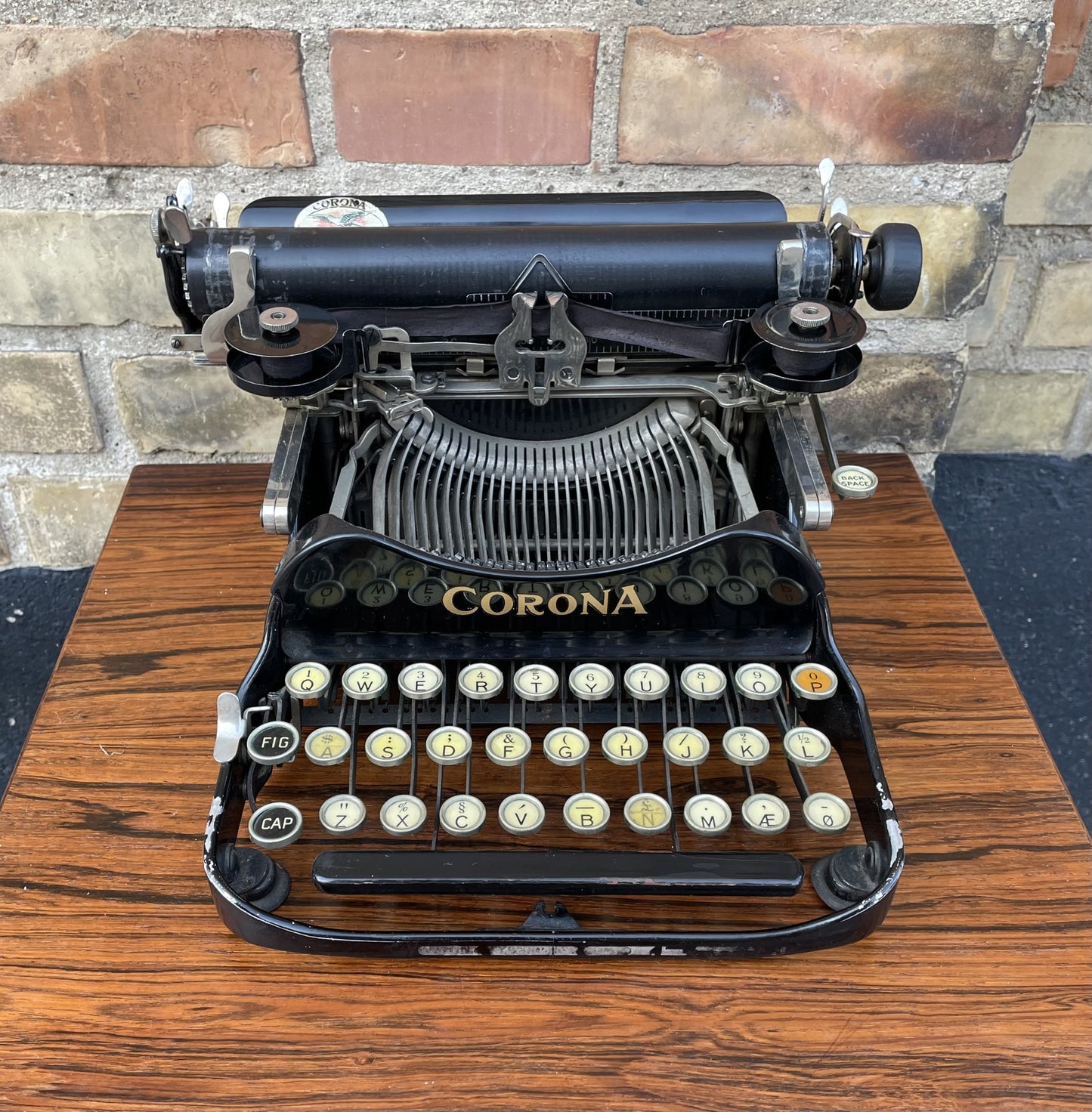 Corona travel typewriter that can be folded straight away - no. 09680