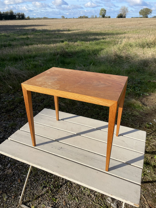 Beautiful Haslev side table made of oak - no. 09098