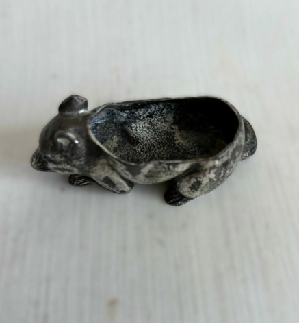 Antique sewing needle cushion shaped like a field mouse, from the 1900s