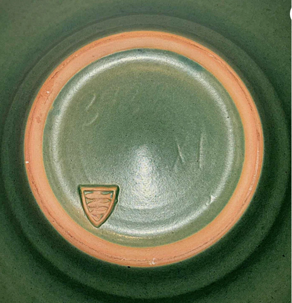 マイケル・アンダーセン作 緑色の陶器製アールデコ調プレート – デンマーク、1940年代