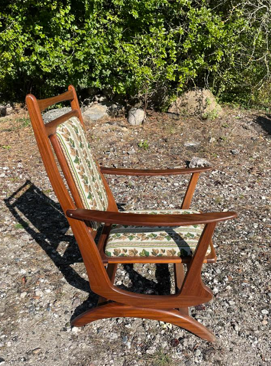 Nice teak rocking chair - no. 09073